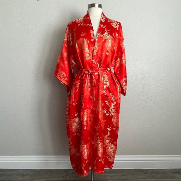Size: M Red Dragon Robe Size MTraditional Chinese StyleIn excellent Pre-own